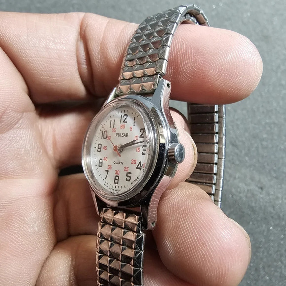 Pulsar By Seiko Ladies Quartz Watch Silver Tone Working V811-0970 shows signs of - Picture 3 of 10